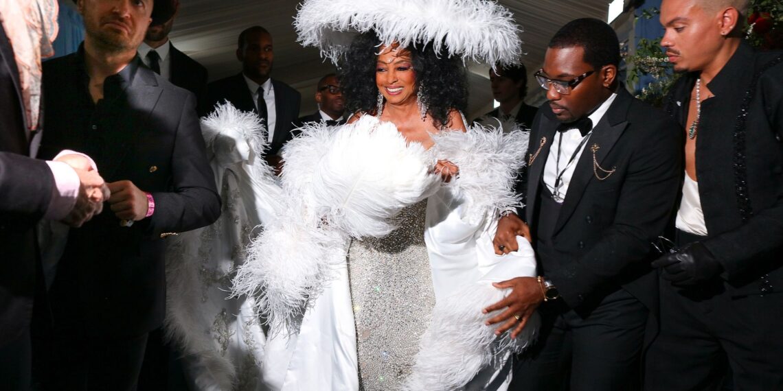Hay que llegar a tiempo, pero también saber decir "adiós". Aquí las mejores llegadas (y salidas) de las celebridades en la MET Gala 2025.