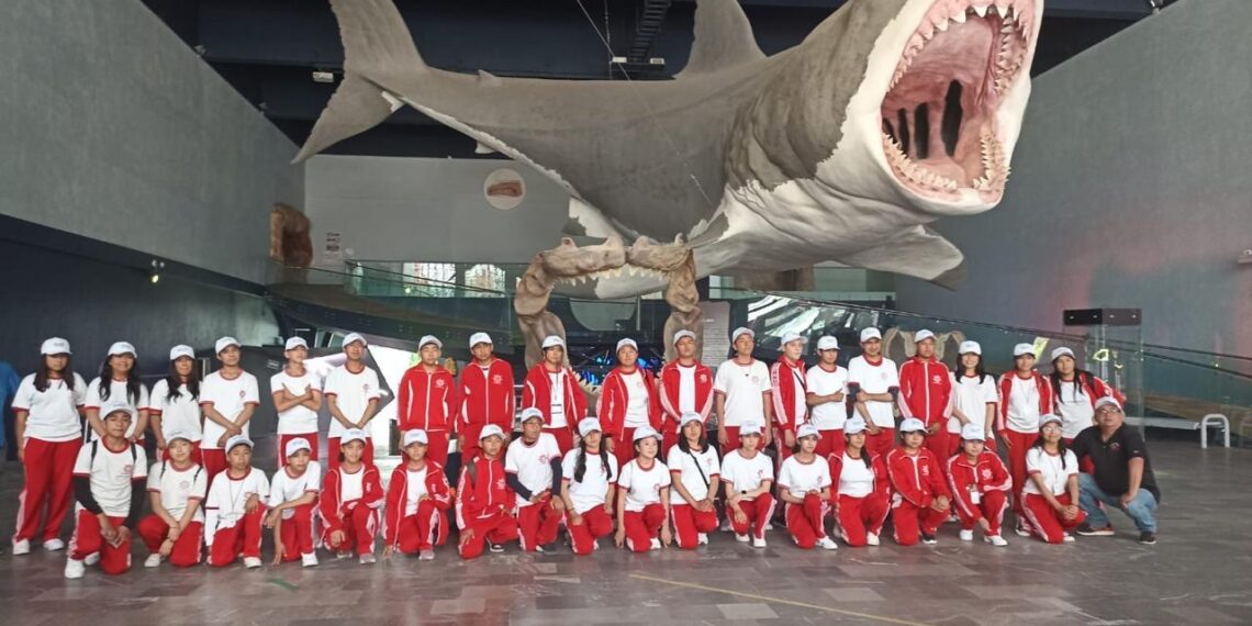 Estudiantes exploran Puebla con viajes educativos