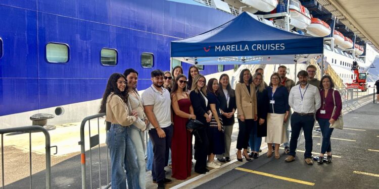 Puertos de Madeira y Marella Cruises organizan una visita educativa a bordo del Marella Explorer para estudiantes universitarios locales