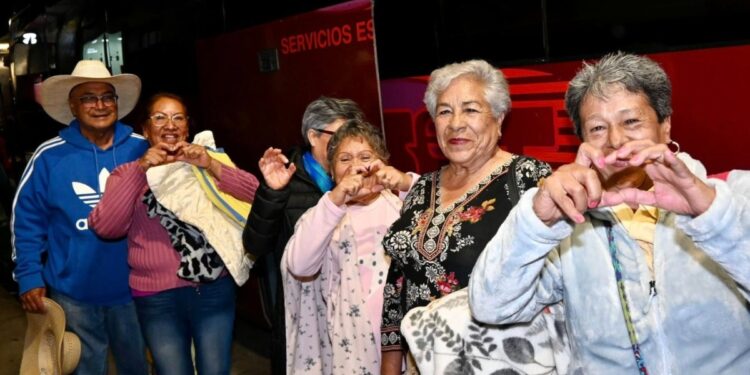 Regala Ayuntamiento Priista de Otzolotepec viajes a la playa a abuelos