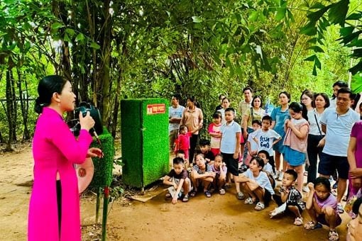 [Foto] Más de 17.000 candidatos participan en la Prueba de Evaluación de Competencias SPT 2025 de la Universidad Nacional de Educación de Hanoi
