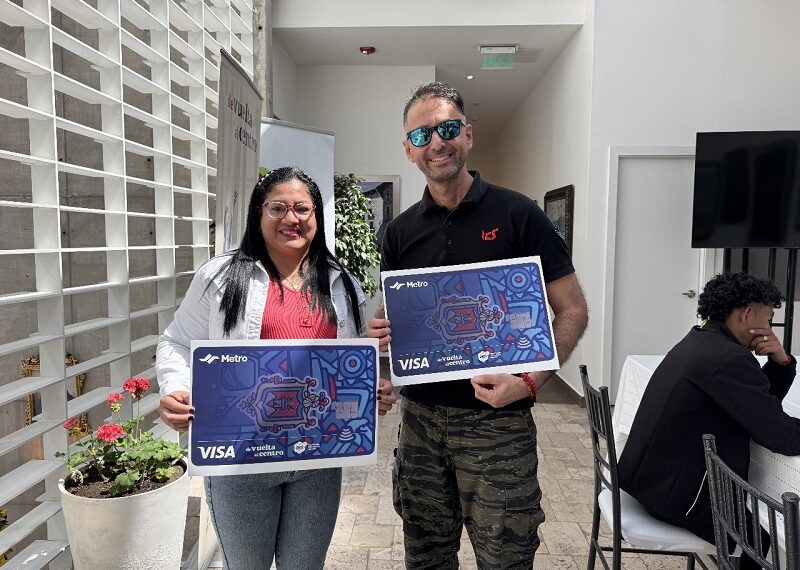 Jenny y Patricio, «los más fieles» del Metro en el Centro Histórico – Quito Informa