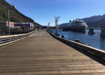 Juneau aprueba aumentar tarifas a grandes cruceros