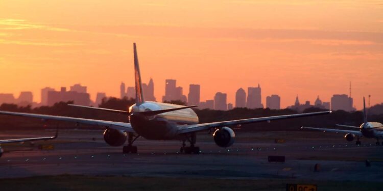 el gran déficit de aviones condena a los billetes a precios más elevados