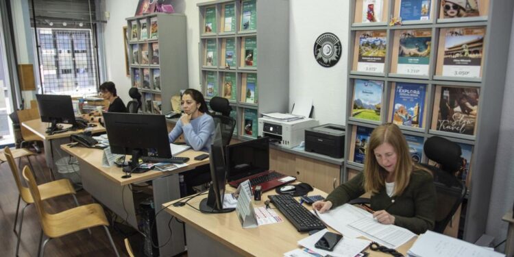 Las agencias de viajes mantienen su buena salud gracias a su adaptación 'on-line'