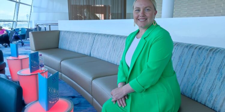 Entrevista a Leigh Thomson, Head of Sales EMEA: “Celebrity Cruises ofrece el servicio íntimo de un barco pequeño con la variedad y emociones de uno grande”