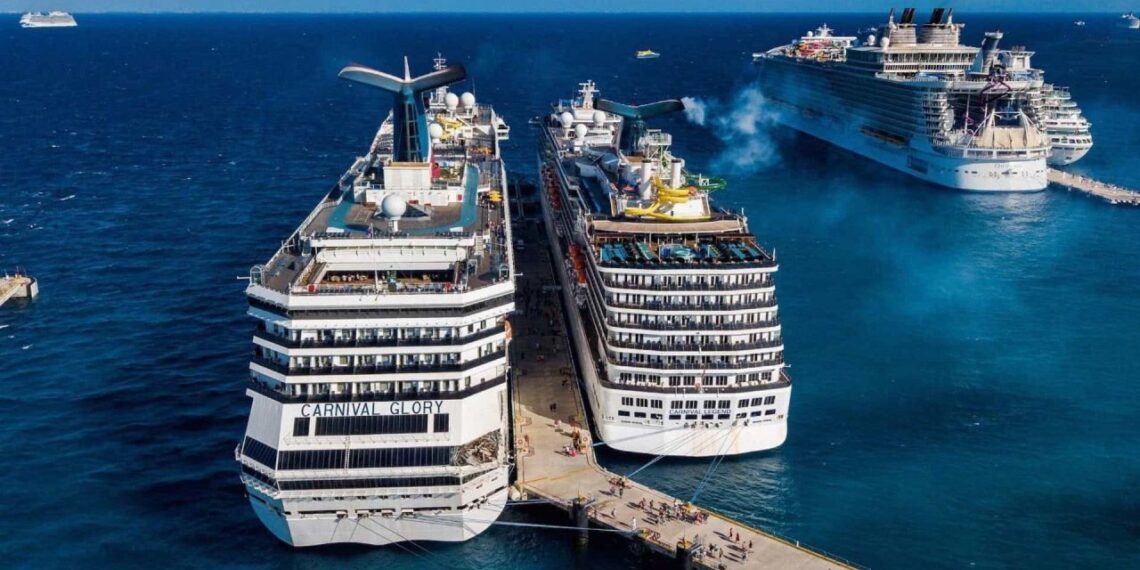 La Jornada - Arribo del Ovation of the Seas al puerto de Ensenada, hito en la actividad portuaria