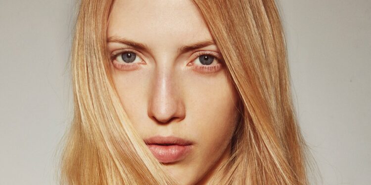 The Best Hair Straighteners, According to Celebrity Hairstylists and Vogue Editors