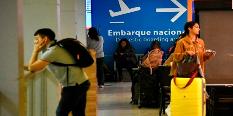 Los neuquinos aprovecharon el Hot Sale para comprar pasajes aéreos: cuáles fueron los destinos favoritos