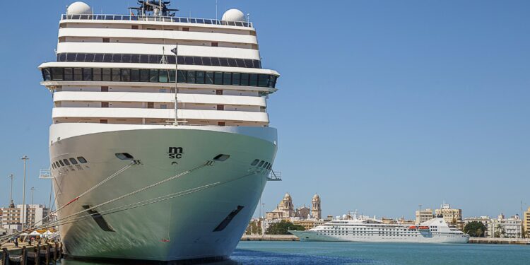 más de 11.000 personas desembarcan en la ciudad en dos días