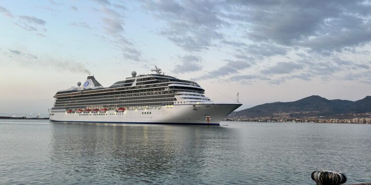 Melilla recibe en tres días dos cruceros e inaugura el Cargadero del Mineral como nuevo punto de atraque para los grandes buques turísticos