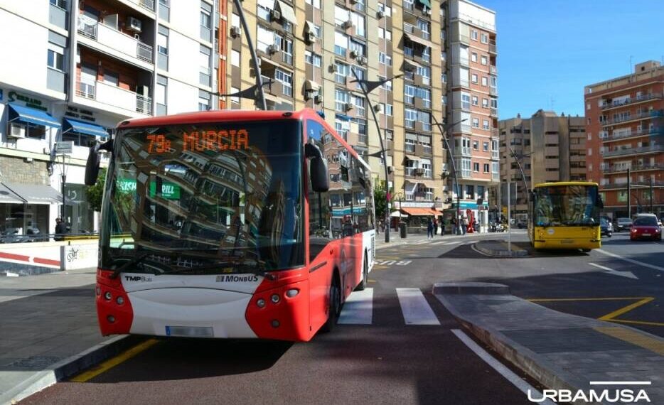Autobús en Murcia. - Foto: URBAMUSA