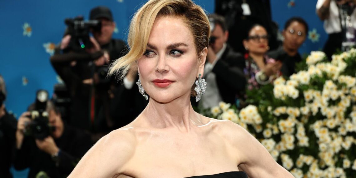Nicole Kidman redefine la elegancia a los 50+ con un vestido negro en la MET Gala 2025