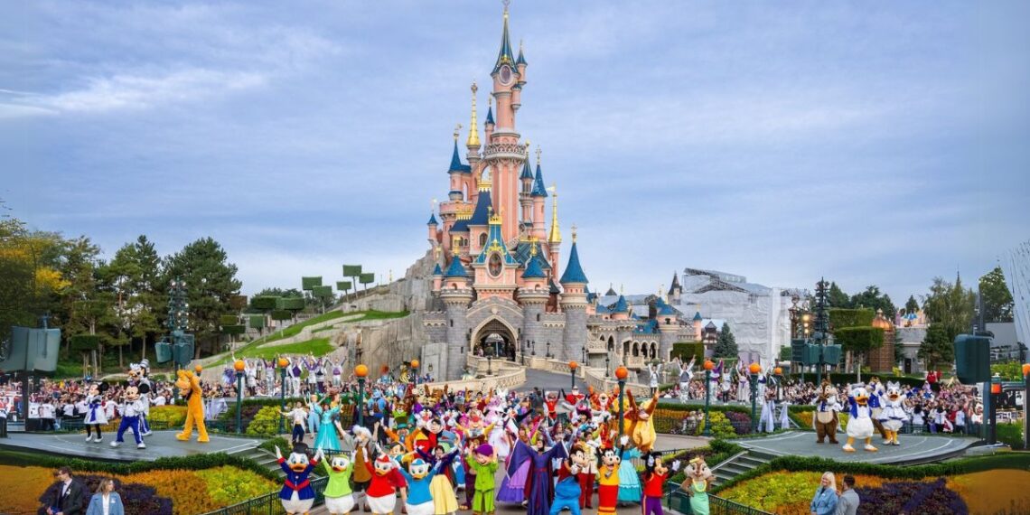 Grupo Viajes El Corte Inglés lanza para la red de agencias de Traveltool la conexión directa para reservar viajes a Disneyland París