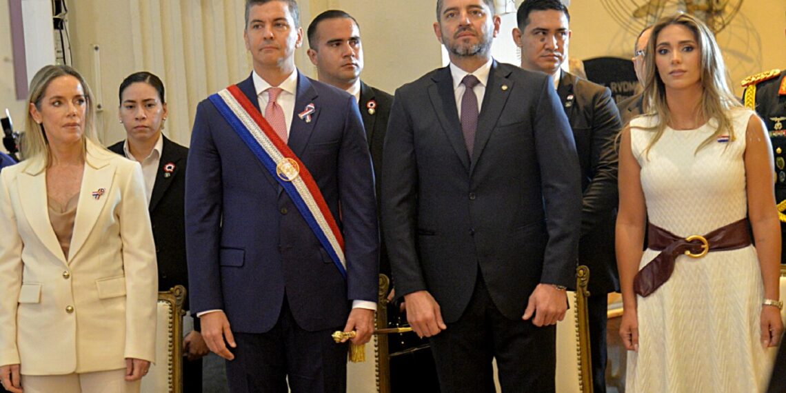 Peña pidió acostumbrarse a sus viajes porque “así atrae inversiones” - Última Hora