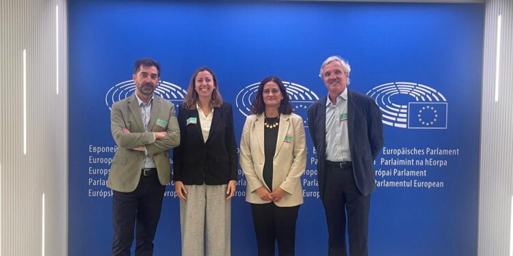 CEAV defiende los intereses de las agencias de viajes en el Parlamento Europeo