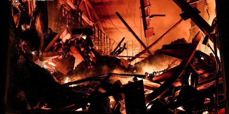 Rusia lanza récord de 355 drones y nueve misiles de crucero contra Ucrania