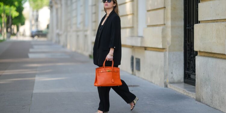 Sandalias de tiras metalizadas o en ante, el truco de estilo elegante a los 50+