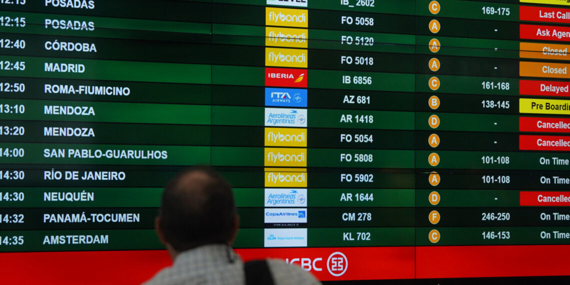 ya se van más dólares del país por viajes que los que entran por Vaca Muerta