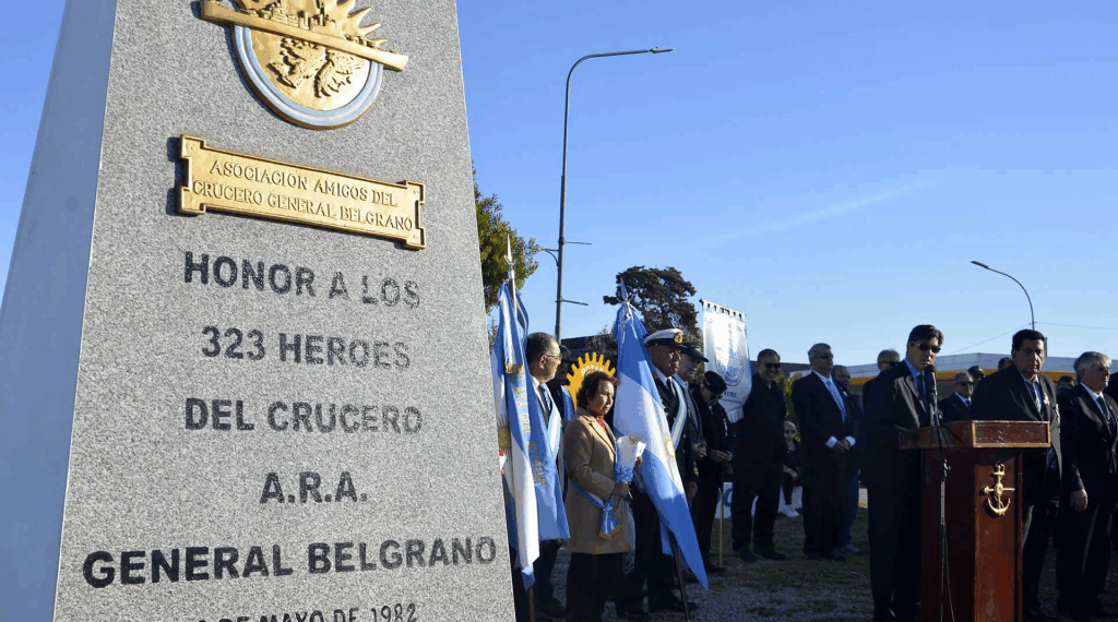 Se realizaron dos emotivas ceremonias para recordar al crucero ARA “General Belgrano” « Diario La Capital de Mar del Plata