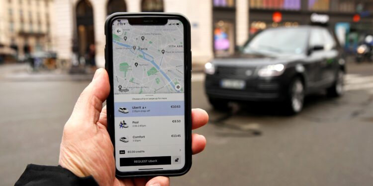 Uber apuesta por la asequibilidad con viajes compartidos de ruta fija y pases ampliados.