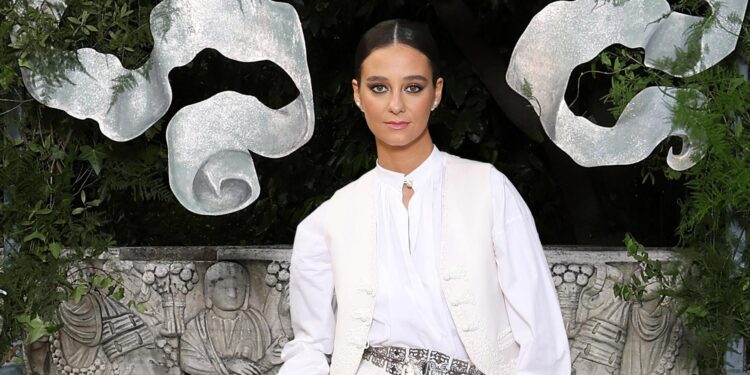 Victoria Federica, de blanco e impecable, deslumbra en Roma en el desfile de la colección Crucero 2026 de Dior