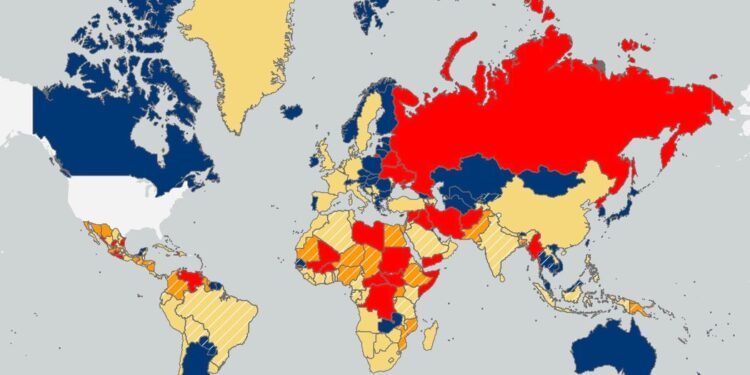 ¿Cómo funciona el sistema de alertas de viaje de EE. UU.?
