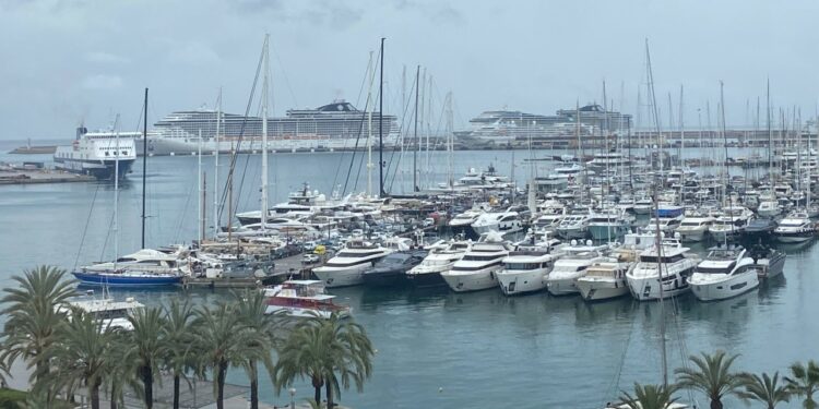 La plataforma 'Sí a los cruceros' exige que el sector salga del "ojo del huracán"