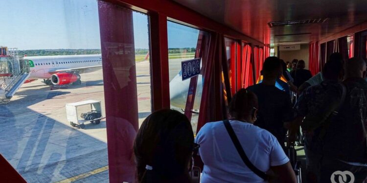 Lo que debes saber sobre las nuevas restricciones de viaje a Estados Unidos en 2025