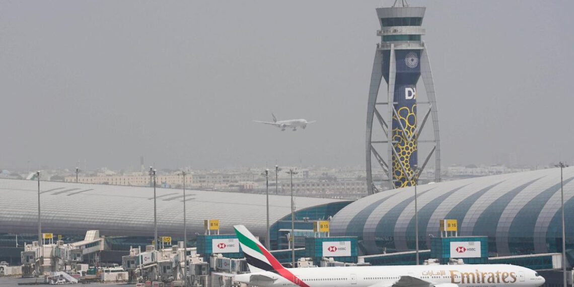 Ataques de EEUU en Irán agravan interrupciones de viajes y cancelaciones de vuelos a nivel global