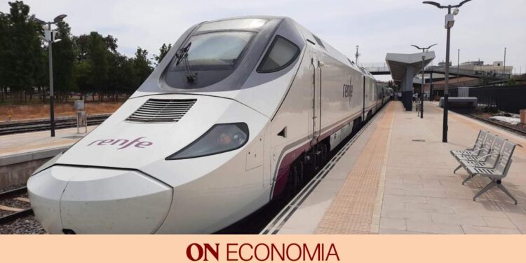 Renfe incrementa los viajes a Extremadura, Galicia y Castilla y León este lunes