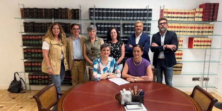 CEAV y Valorian firman el acuerdo para una subida salarial del 3% en las agencias de viajes en 2025