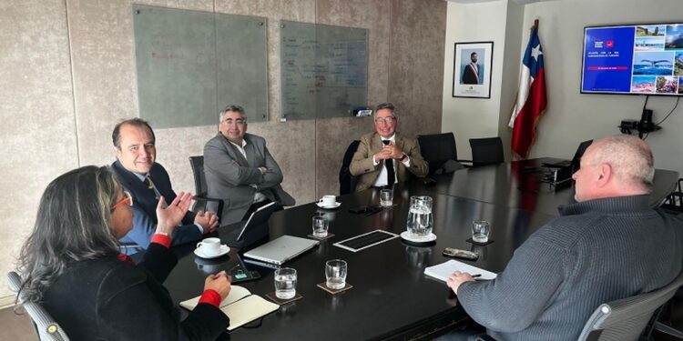 CORPORACIÓN DE PUERTOS DEL CONOSUR Y SUBSECRETARÍA DE TURISMO ANALIZAN PLAN DE TRABAJO PARA EL TURISMO DE CRUCEROS