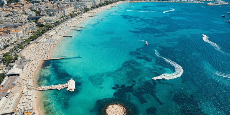 Cannes se ha hartado de los megacruceros. El gran drama de la industria es que cada vez más ciudades piensan igual