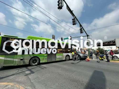 Choque de crucero deja 3 lesionados en Monterrey