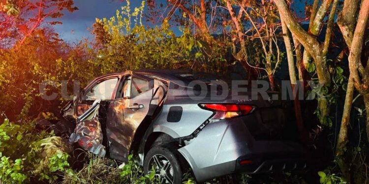 Se estrellan en el crucero Llano San Juan