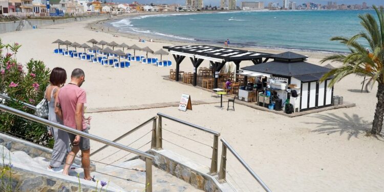 El número de viajes de los residentes en la Región cae un 18,3% en el primer trimestre y se sitúa en 921.587