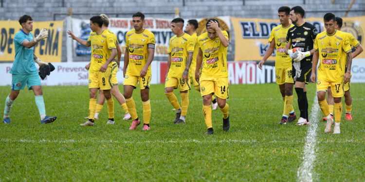 Crucero cayó como local y sigue sin encontrar el rumbo