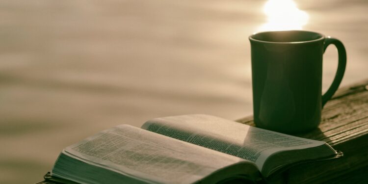 Por qué los reading retreats son el nuevo lujo silencioso (y así es el primero en un hotel en España)