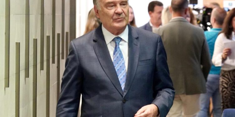 El Colegio de Médicos abrirá en Cortes Leonesas una agencia de viajes y otra inmobiliaria