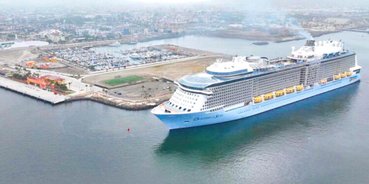 Crucero Ovation of the Seas, el más grande en atracar en el puerto de Ensenada