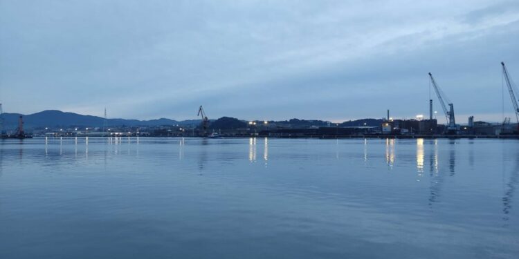 El Scenic Eclipe reactiva el tráfico de cruceros en el Puerto de Avilés tras dos años sin escalas