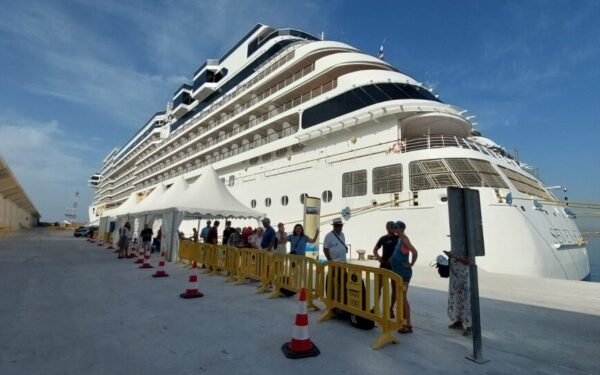 Seven Seas Splendor lleva a 1.200 personas a Castellón