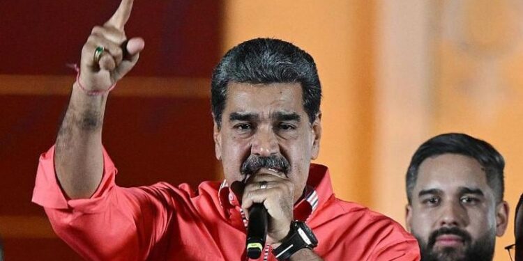 El chavismo y la oposición de Venezuela criticaron las restricciones de viajes del gobierno de Trump