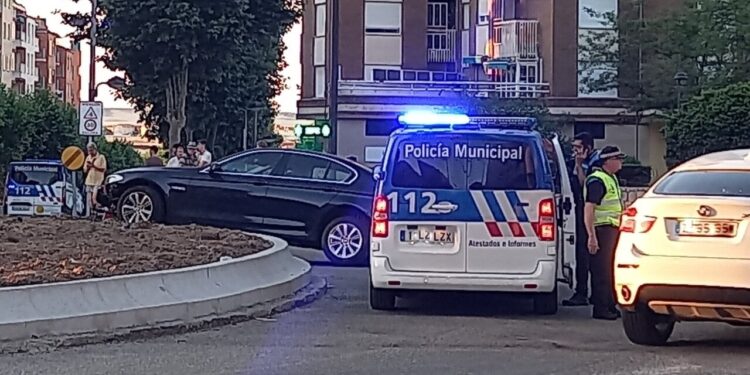 El crucero de Tres Cruces en su rotonda ya tiene su primer golpe