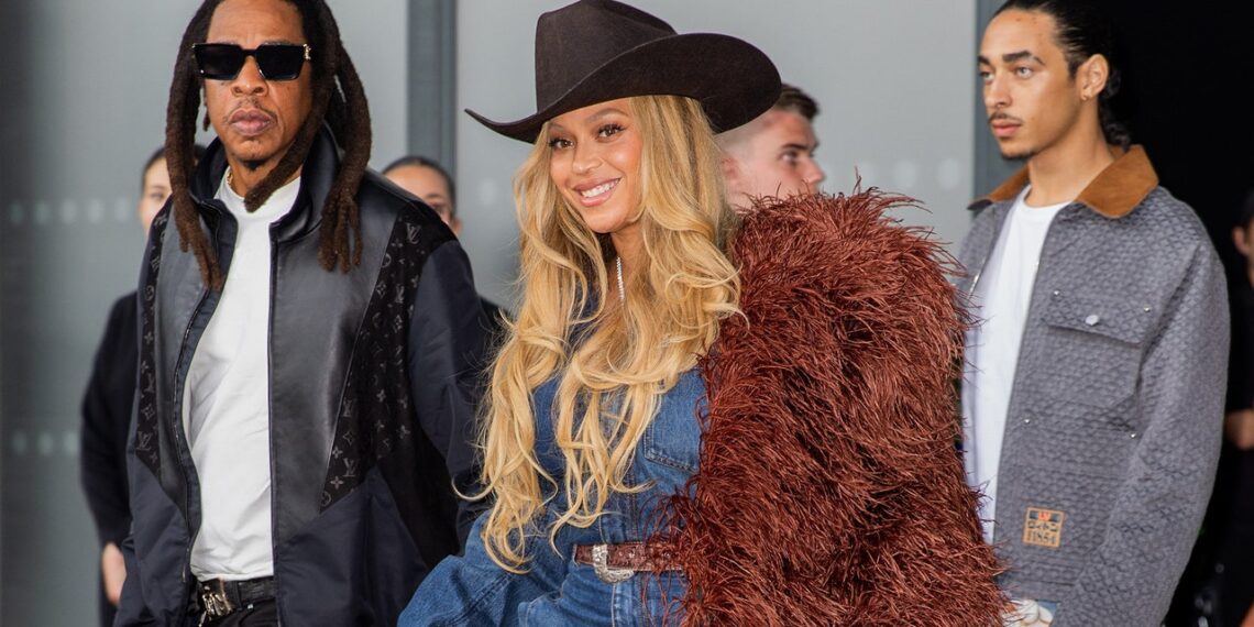 Corte de cabello mariposa largo para cabello rizado, Beyoncé tiene las claves del estilo en tono rubio