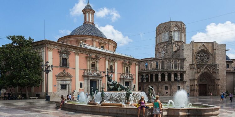 Cómo solicitar el Bono Viaje 2025 para los afectados por la DANA en Valencia: plazos y requisitos