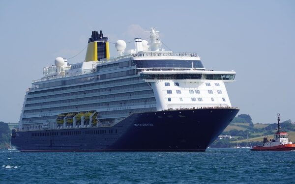 Spirit of Adventure y Spirit of Discovery se encuentran en Cornwall