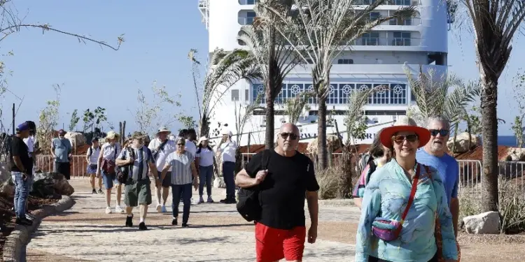 El sur dominicano estrena puerto con llegada del primer crucero