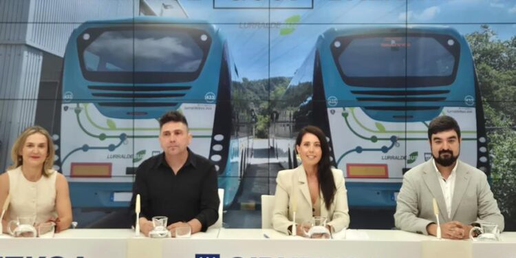 La nueva línea de Lurraldebus entre Urola Garaia, Goierri y Donostia registra más de 16.000 viajes